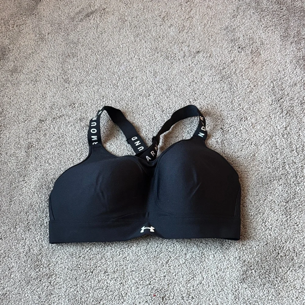 Under Armour Black Fitted Crossback Sports Bra Logo Strap Athletic SIZE M